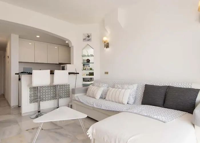 Altamira 38 - One Bed Daire